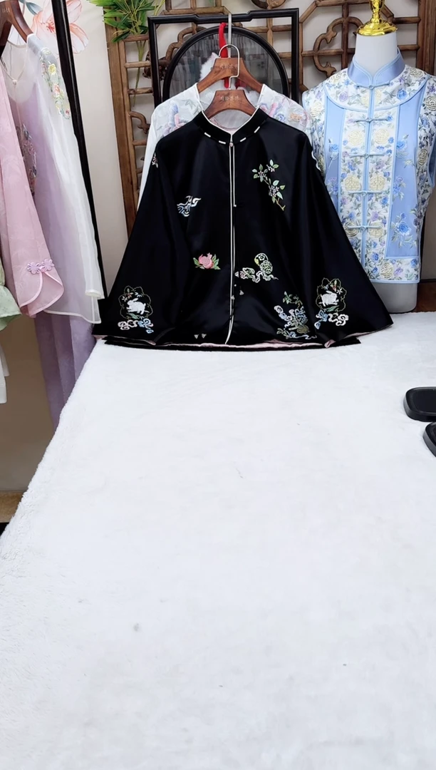 织绣真丝黑色 玉兔款 太太服