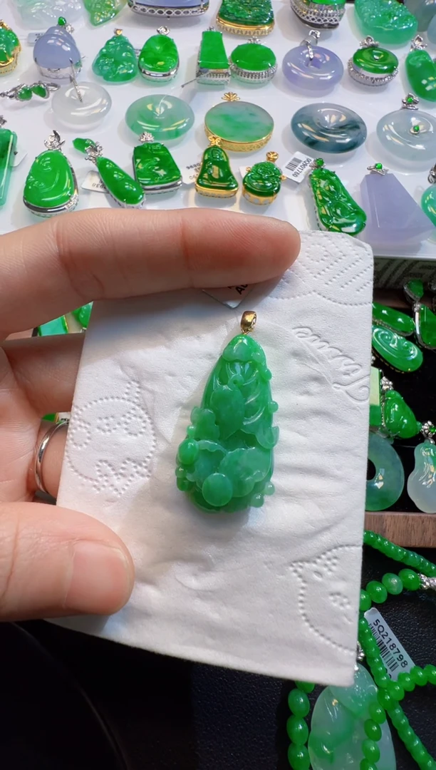 翡翠18K金镶嵌吊坠(不含链)白菜