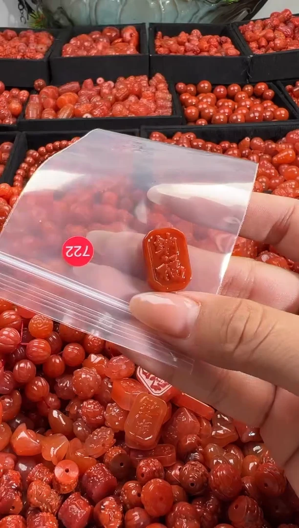 颈饰未镶嵌南红玛瑙1