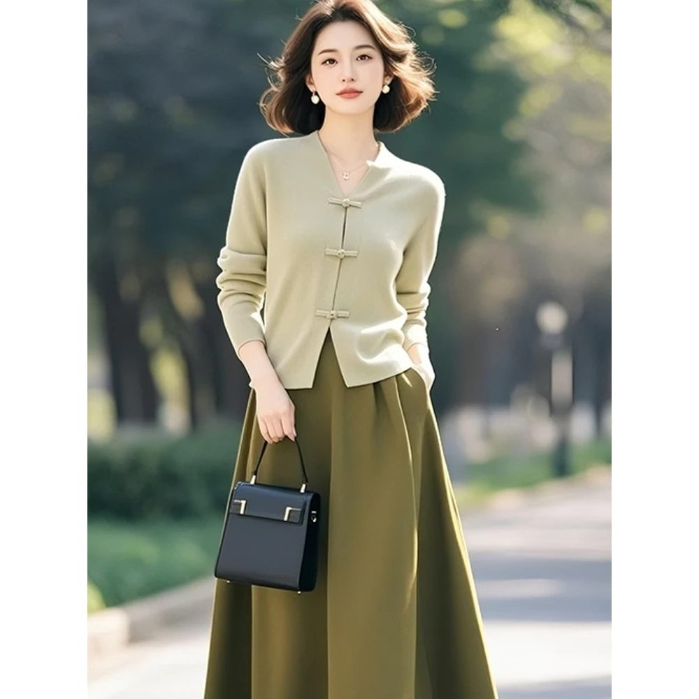 2025超火国风开春穿搭休闲气质新中式绿色针织毛衣减龄两件套装裙