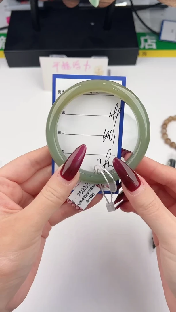 未镶嵌手镯和田玉99颜色微差无瑕