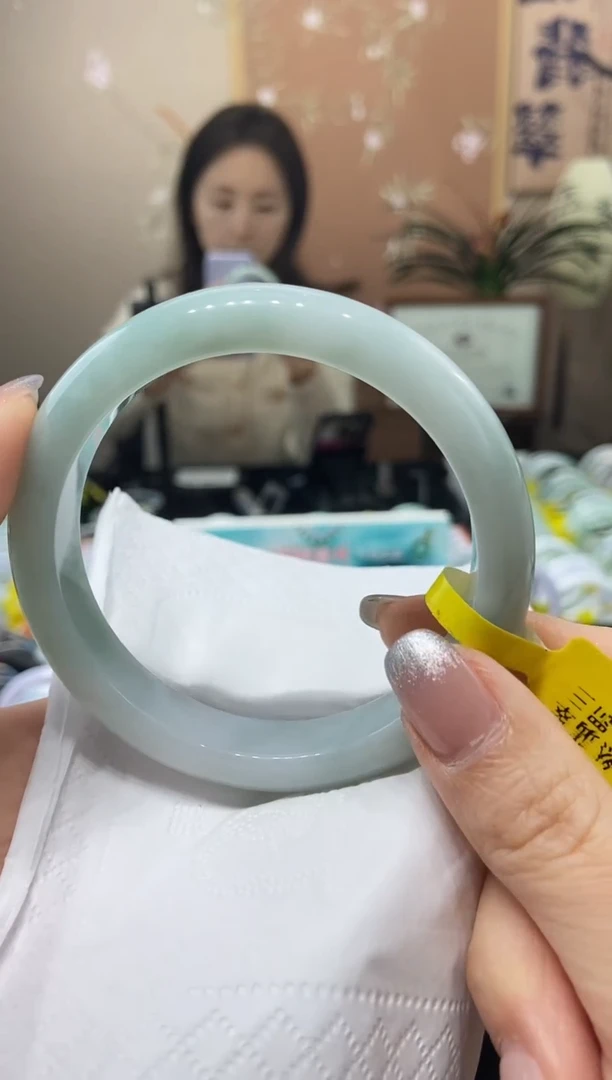 【闪购商品】翡翠手镯未镶嵌61圈口