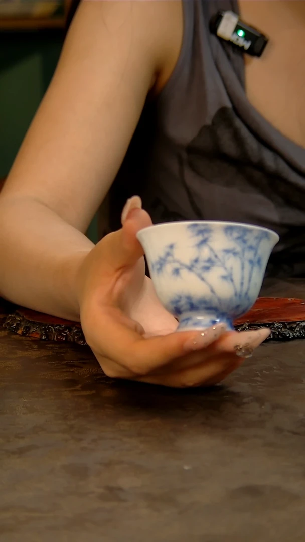 青花手绘竹子主人杯