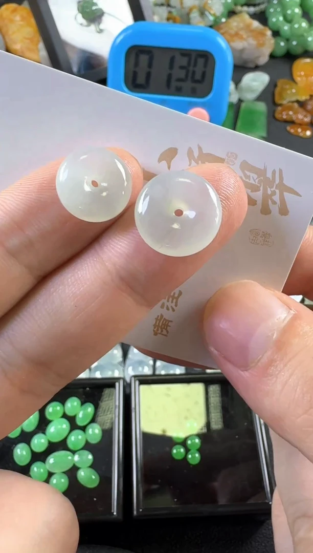 定制翡翠未镶嵌莫*奴平安扣一对