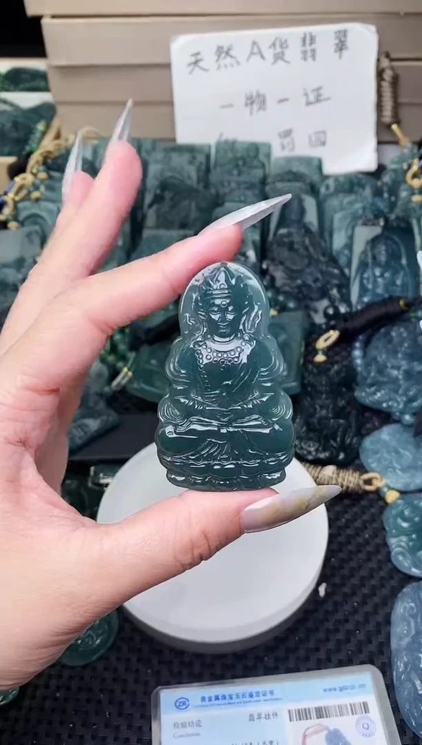 颈饰未镶嵌翡翠