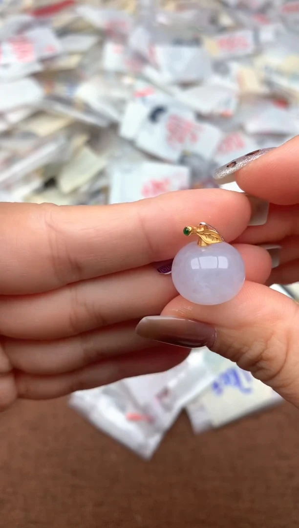 18K金镶嵌挂件翡翠—