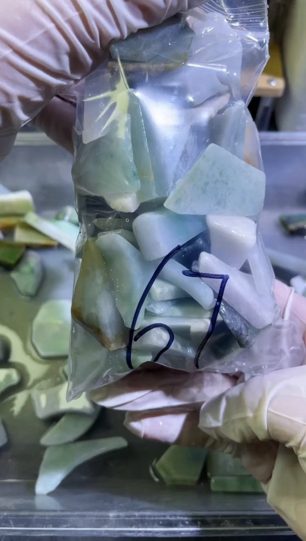 【闪购商品】翡翠颈饰未镶嵌翡翠A货边角大号500克67