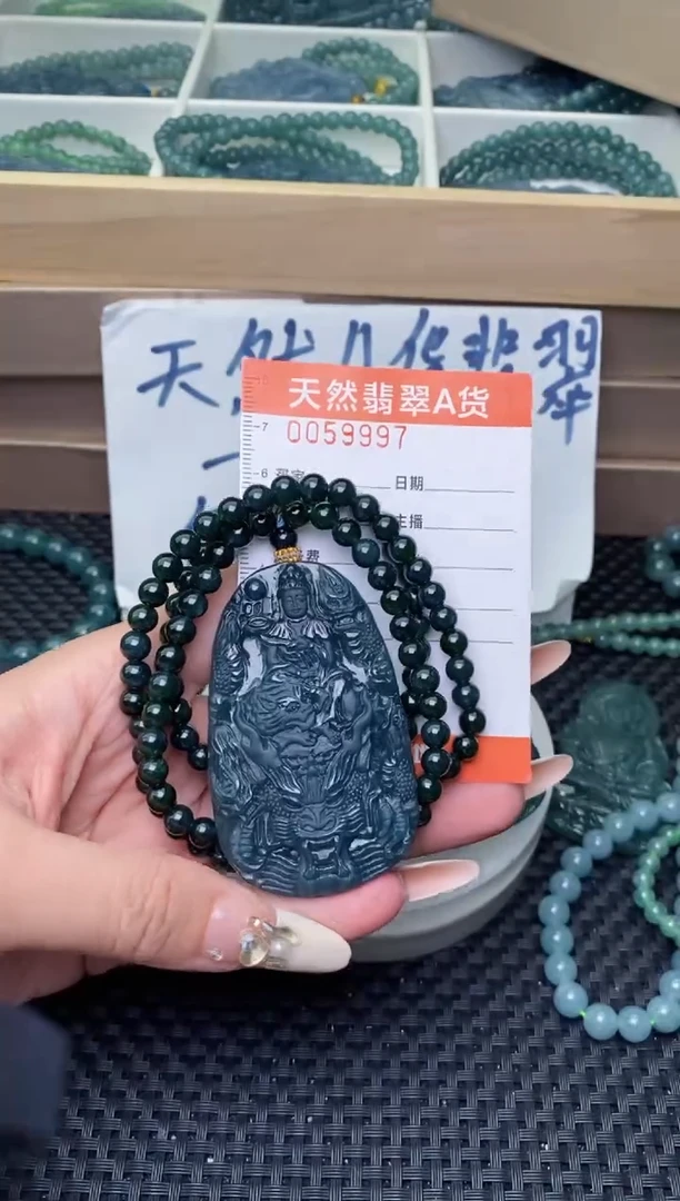 翡翠未镶嵌颈饰