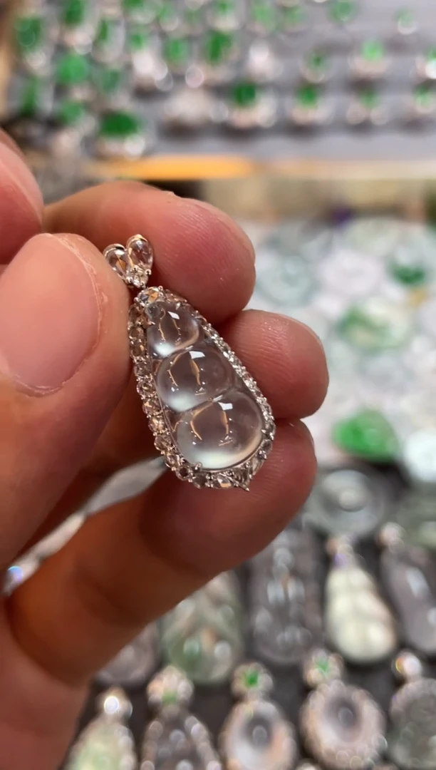 翡翠18K金镶嵌吊坠(不含链)豆子