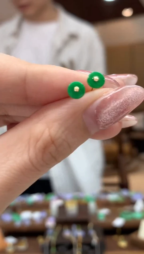 翡翠18K金镶嵌耳饰耳钉