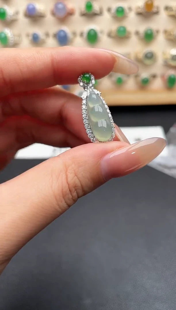 未镶嵌戒指翡翠一物一证一礼盒