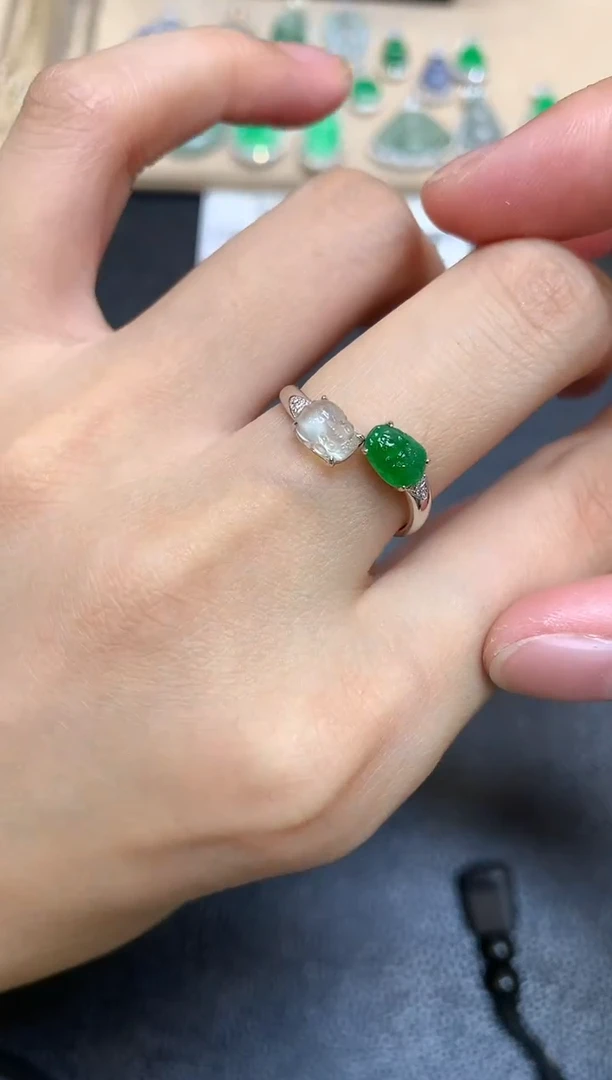 翡翠戒指18K金镶嵌貔貅【无服务费】