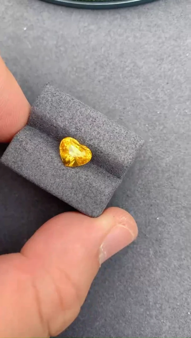 裸石彩色蓝宝石2.5ct 黄色蓝宝石