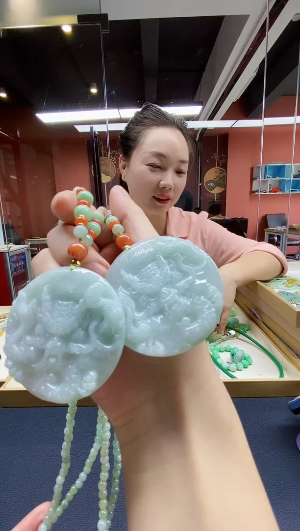 颈饰未镶嵌翡翠吊坠