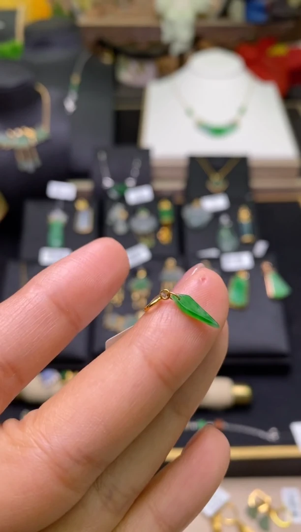 【闪购商品】翡翠颈饰18K金镶嵌净货18019