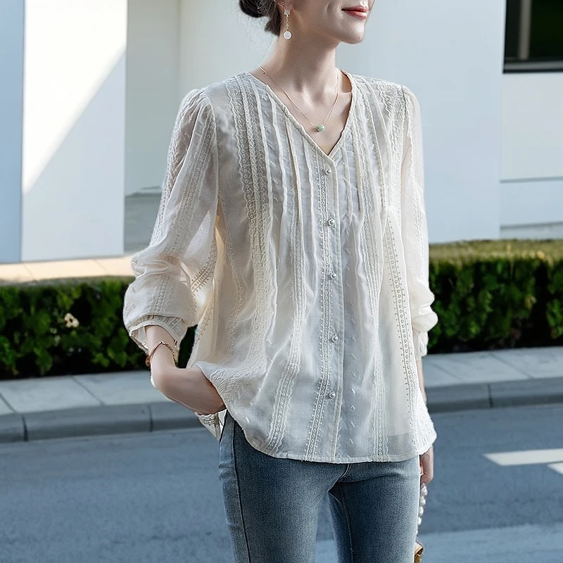 法式v领压褶绣花雪纺衫女春季新款宽松气质显瘦设计感小众衬衣
