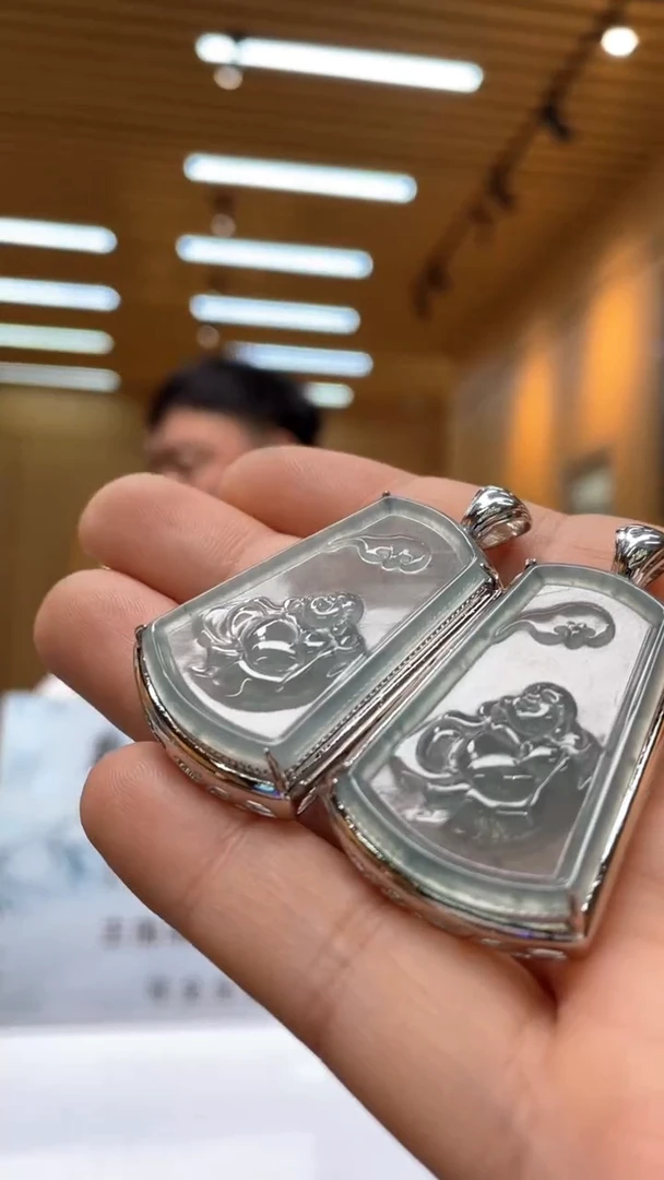 翡翠未镶嵌颈饰多样性发货（只发一件）x53