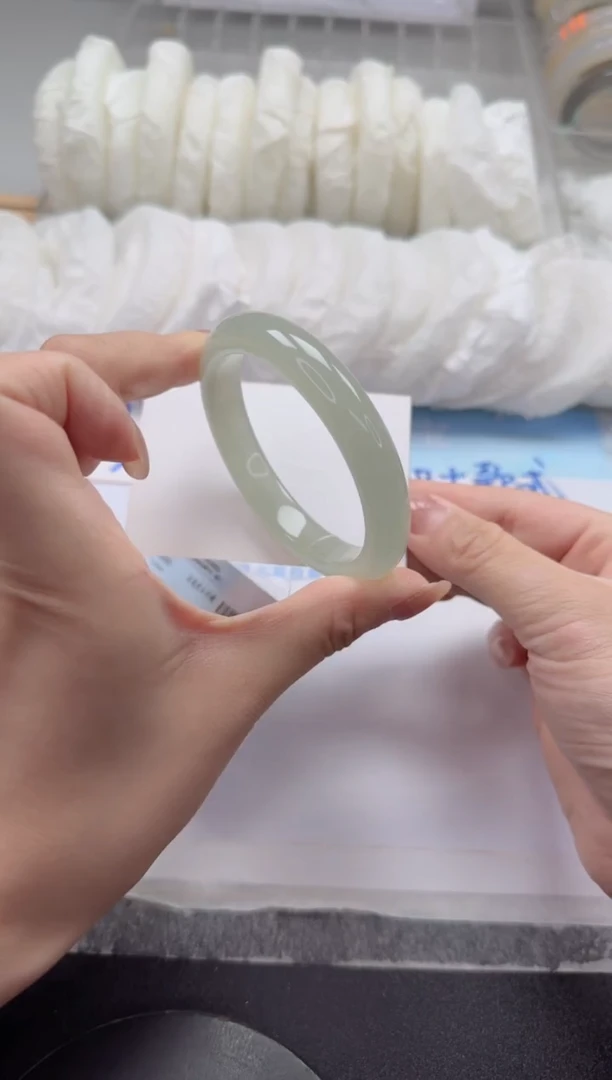 未镶嵌手镯石英质玉55-56.5