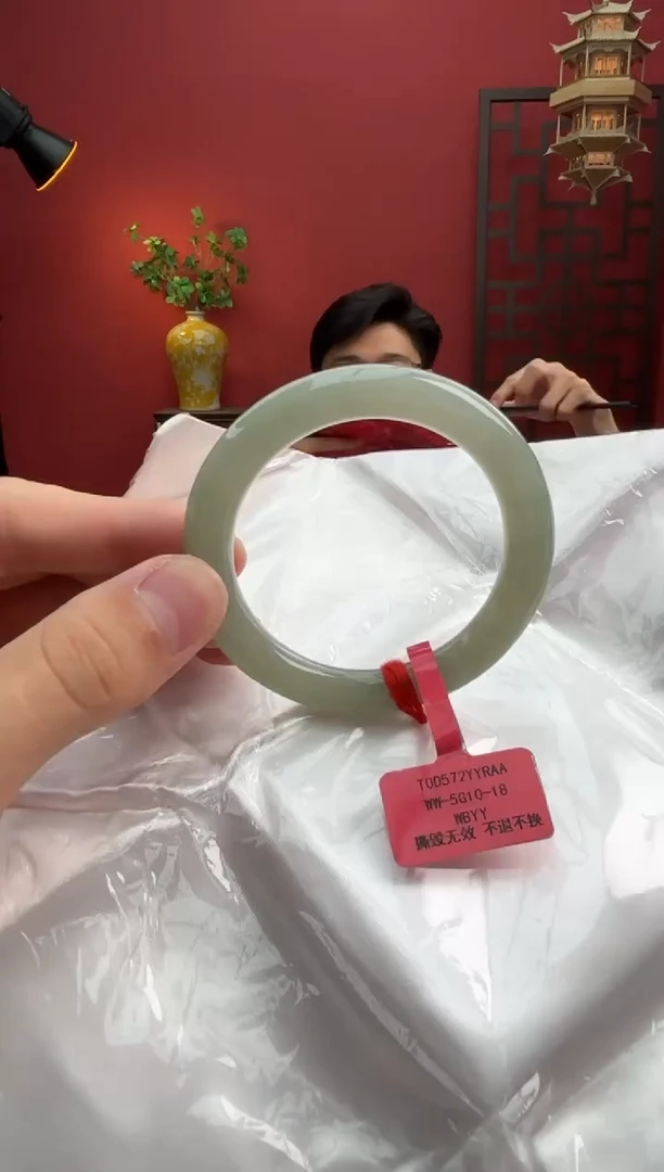 未镶嵌手镯（圆镯）翡翠翡翠手镯7