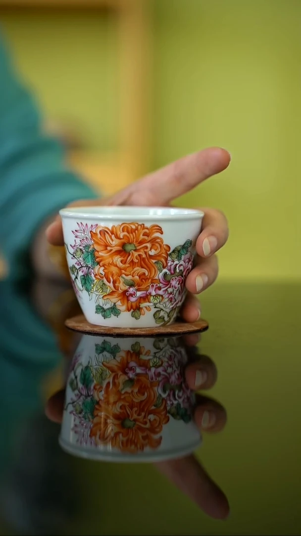 瓷栖云品墨-粉彩菊纹缸杯