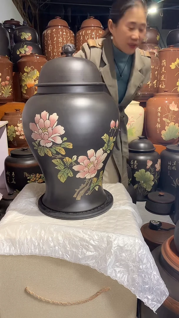 三号将军罐彩填牡丹图