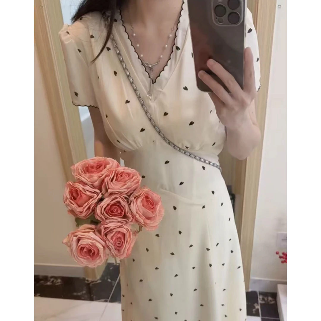 【茉莉奶昔】法式时尚爱心碎花V领连衣裙女夏季2025新款长款裙子