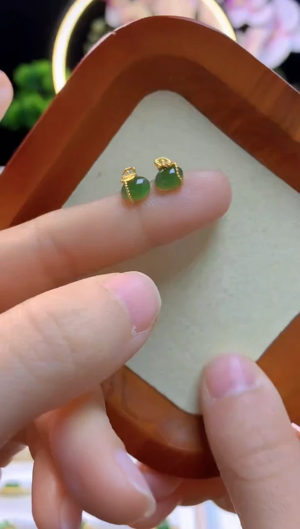 【闪购商品】和田玉耳钉银S925镀金镶嵌钱袋