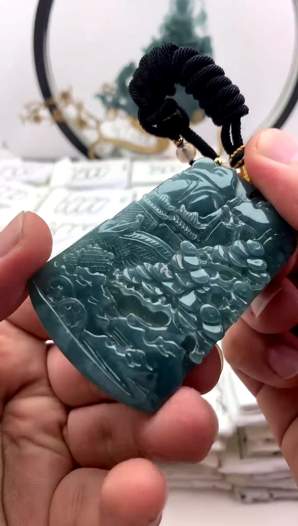 翡翠未镶嵌颈饰山水牌