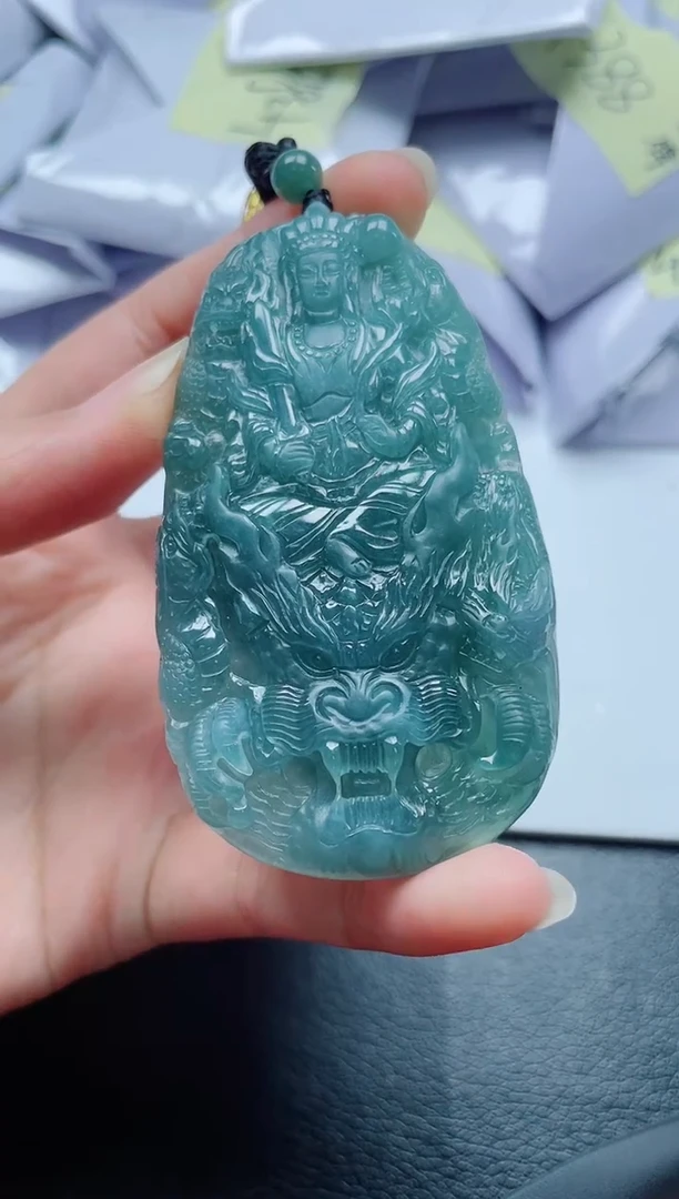 翡翠未镶嵌颈饰