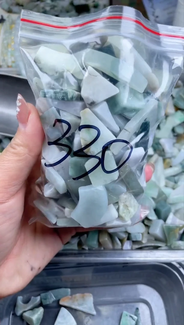 【闪购商品】翡翠颈饰未镶嵌翡翠边角中号500克330