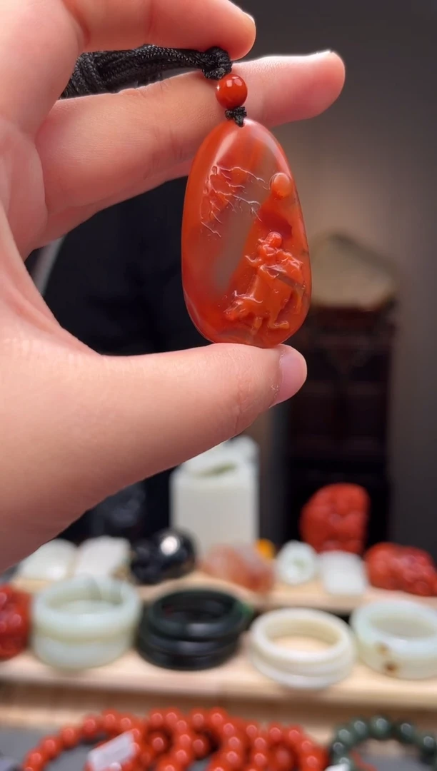 颈饰未镶嵌南红玛瑙吊坠