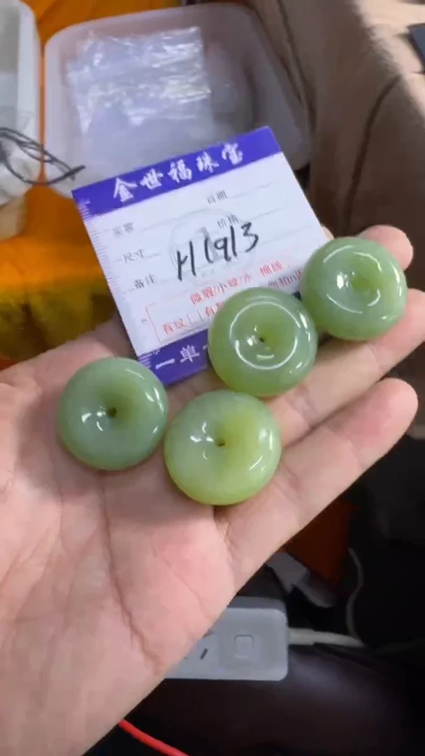 未镶嵌蛇纹石玉颈饰11