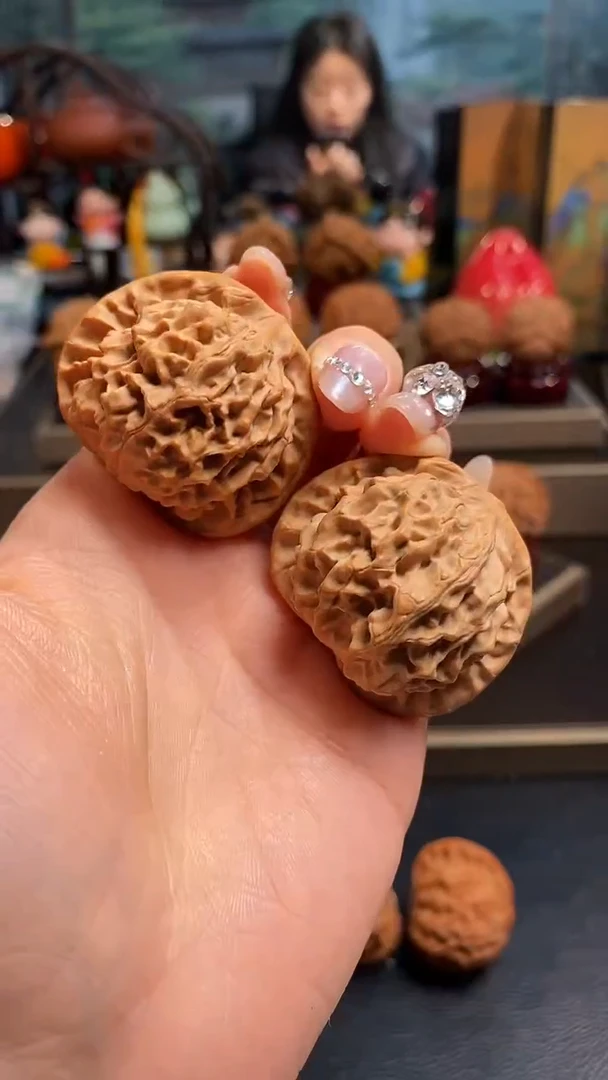 【闪购商品】文玩核桃把件F200玉麒麟42