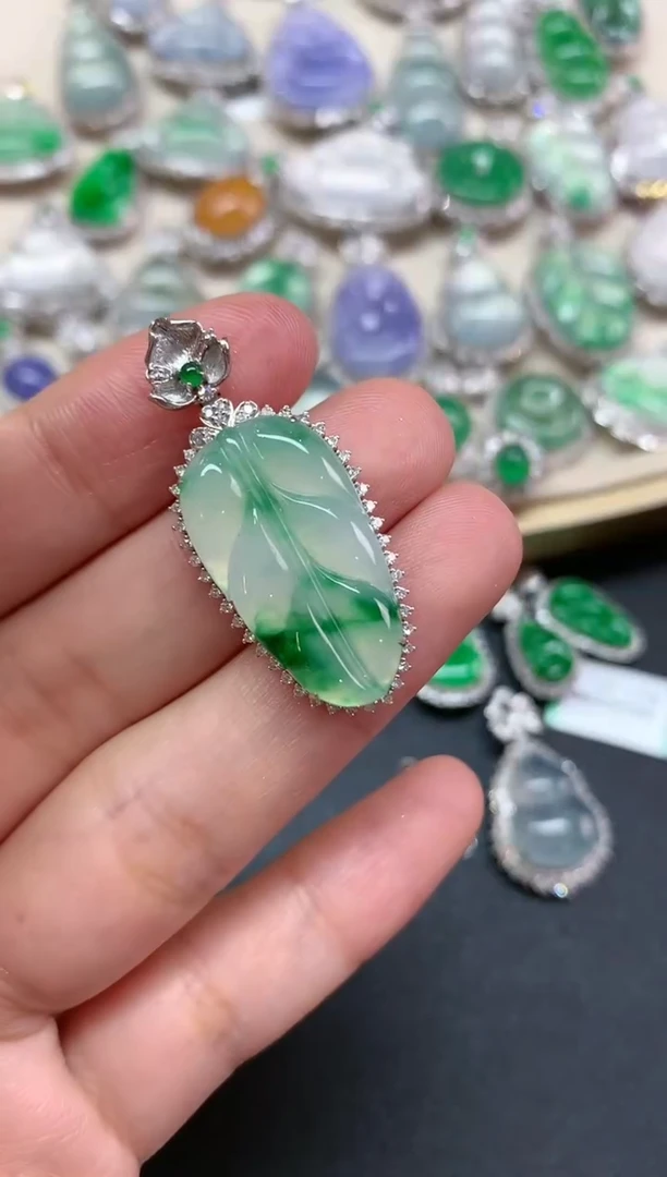【闪购商品】翡翠吊坠(不含链)18K金镶嵌Z604|6800