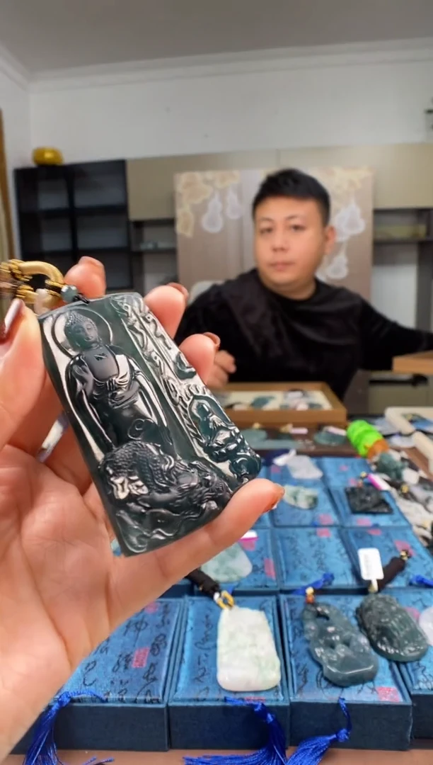 颈饰未镶嵌翡翠 多样性发其一