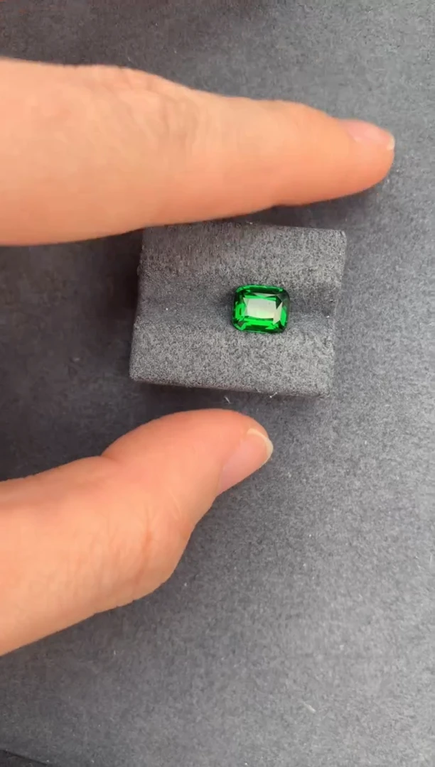 【闪购商品】石榴石裸石未镶嵌2ct 沙弗莱