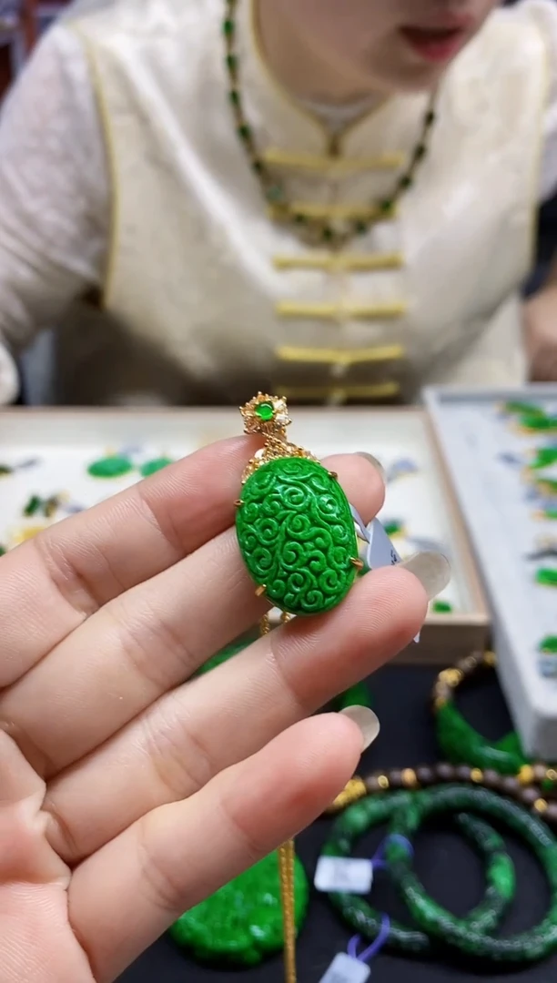 颈饰未镶嵌翡翠X**?翡翠吊坠