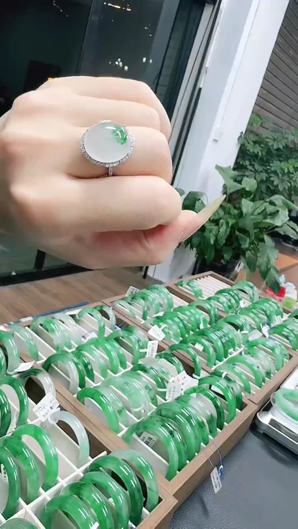 未镶嵌1石英质玉（非洲翠）/8993