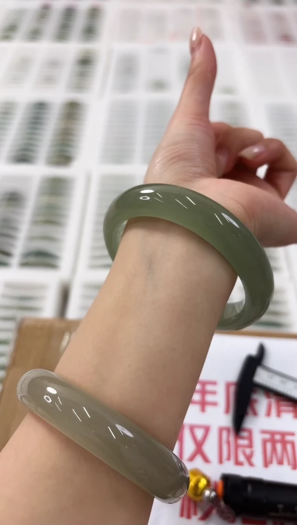 未镶嵌手镯石英质玉37-60D