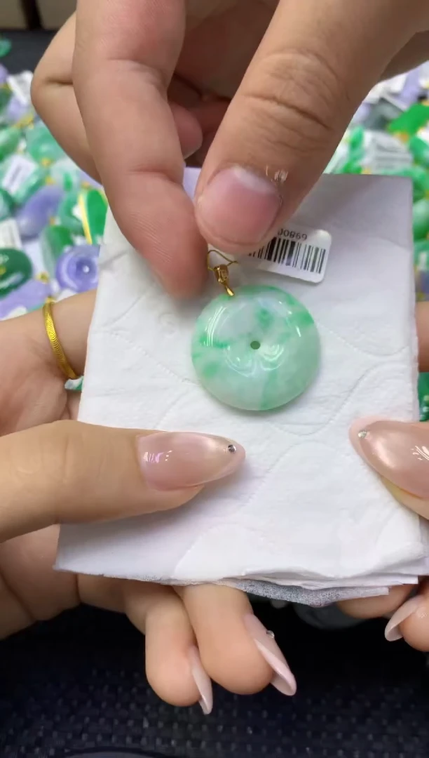 颈饰未镶嵌翡翠天然缅甸翡翠A货