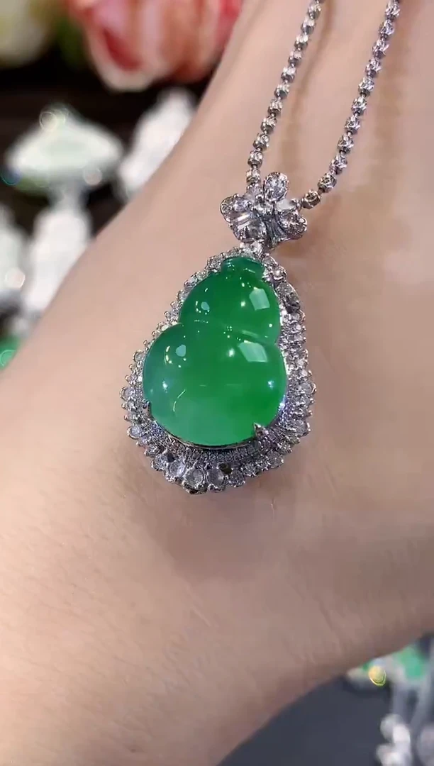 吊坠(不含链)18K金镶嵌翡翠B266