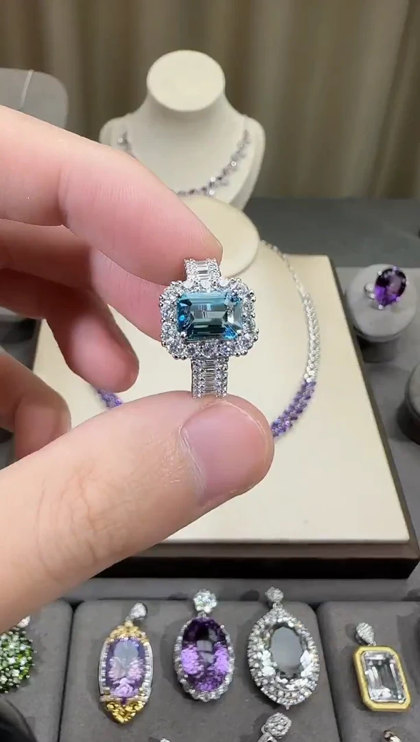 银S925镶嵌戒指托帕石10*8mm伦敦蓝戒指