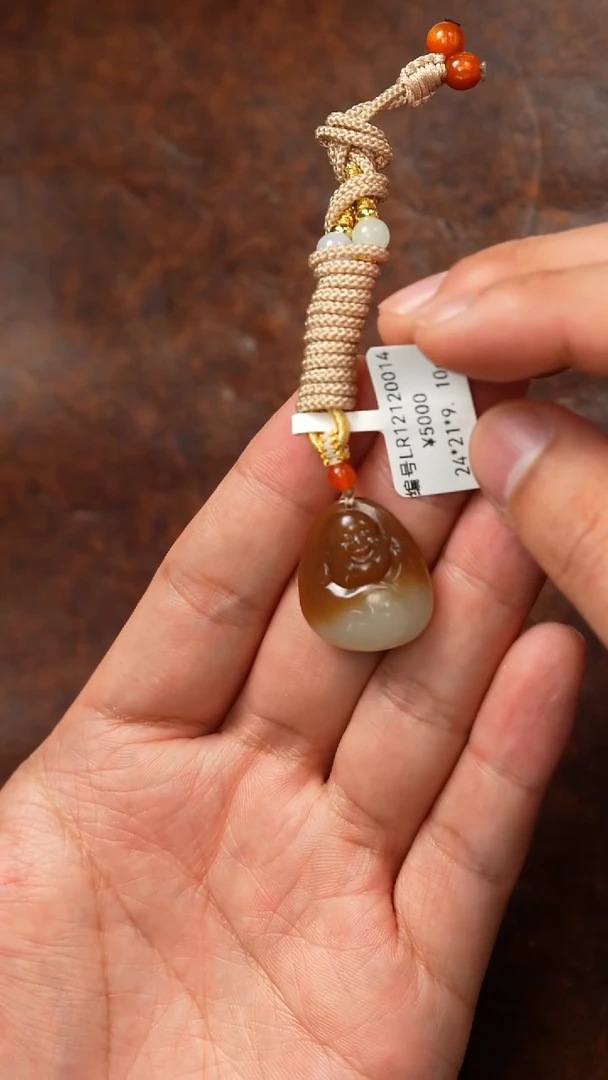 颈饰未镶嵌和田玉吊坠  LR