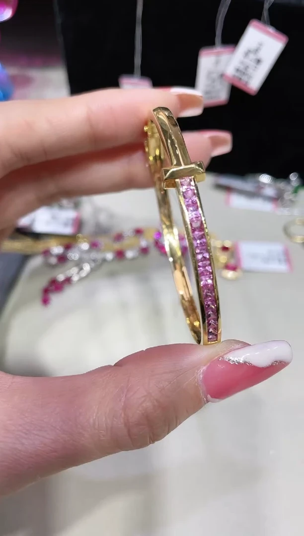 18K金镶嵌彩色蓝宝石手镯