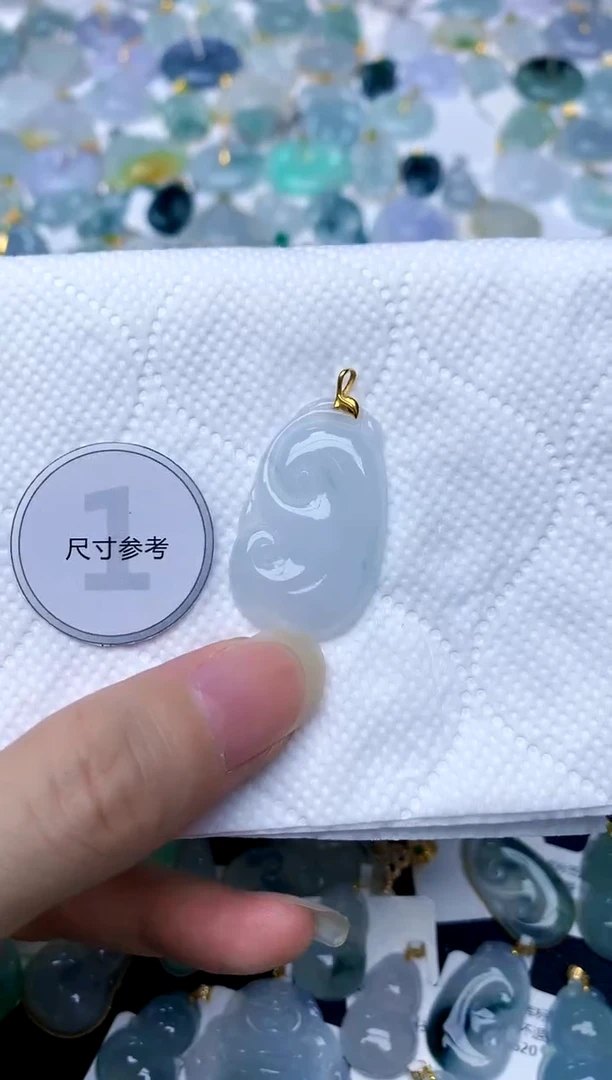 颈饰18K金镶嵌翡翠天然A货翡翠