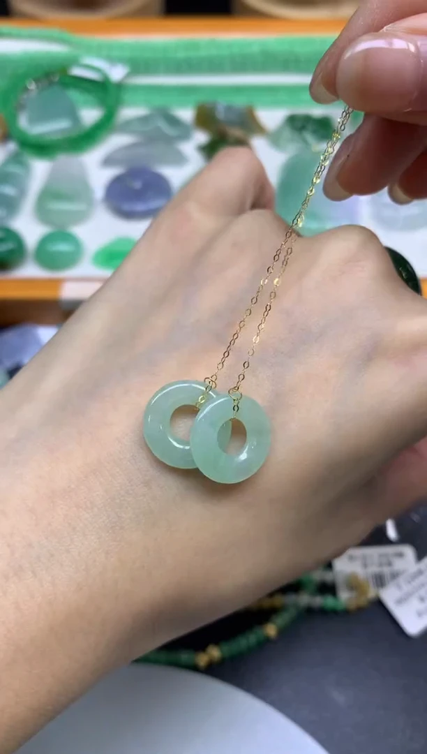 翡翠18K金镶嵌耳饰翡翠多样性发