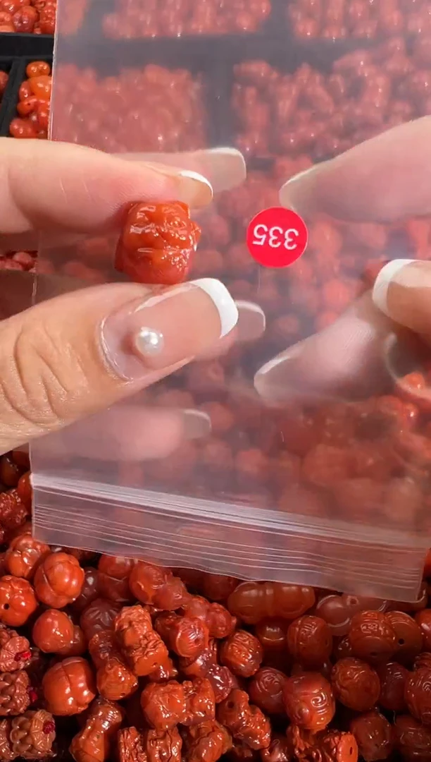 颈饰未镶嵌南红玛瑙1