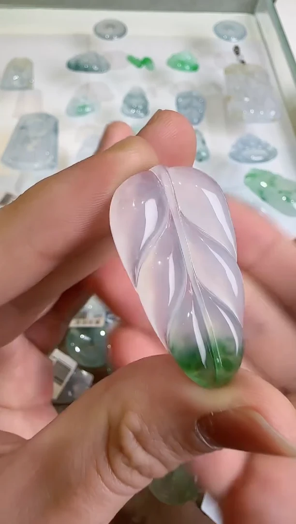 【闪购商品】翡翠吊坠(不含链)未镶嵌..