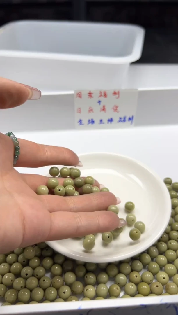 玛瑙/玉髓颈饰未镶嵌w1326阿拉善牛油果8mm*30颗