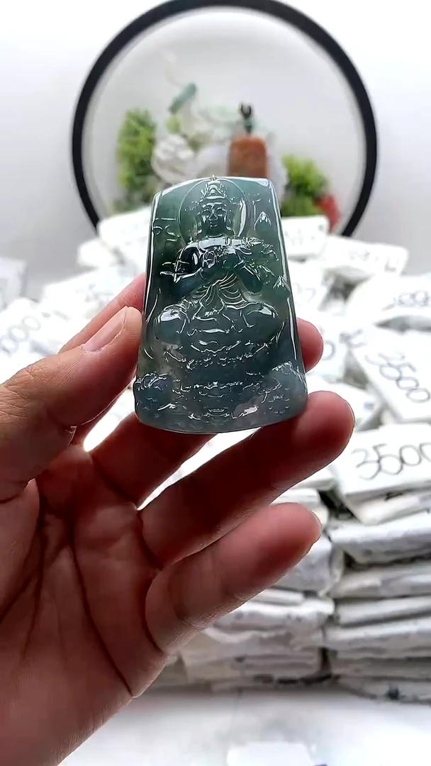 翡翠未镶嵌颈饰大势至